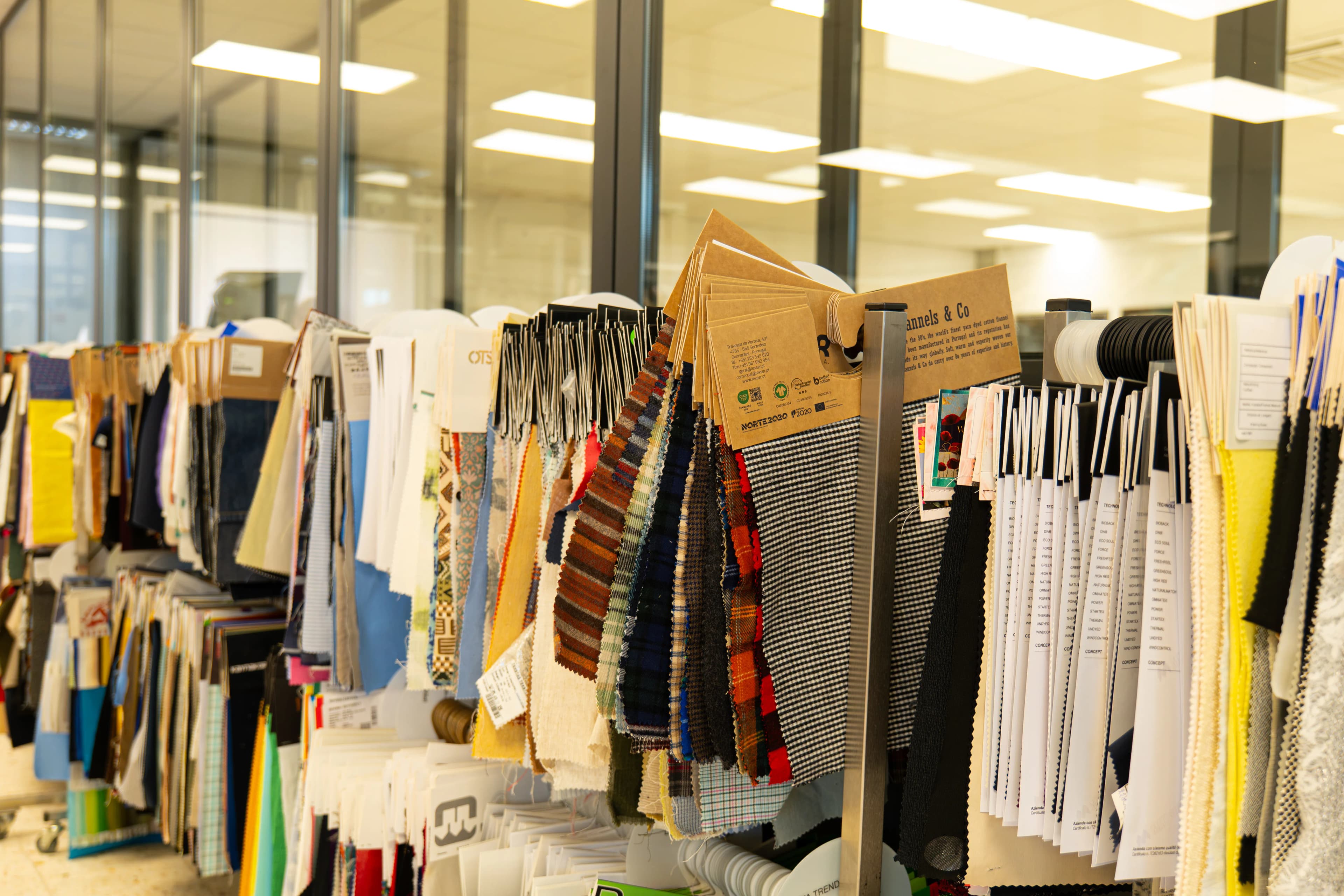 SOURCING & DESIGN